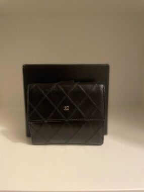 CHANEL Black Lambskin Quilted Wallet